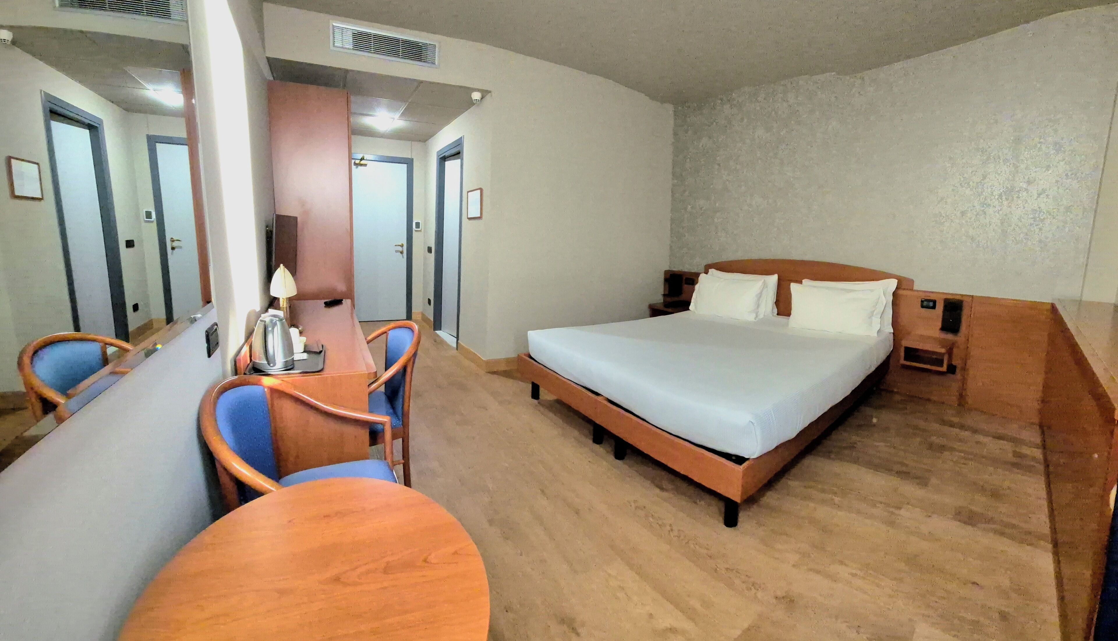 舒适双人房或双床房, 1 间卧室 | 防过敏的被 褥、羽绒被、加厚床垫、迷你吧