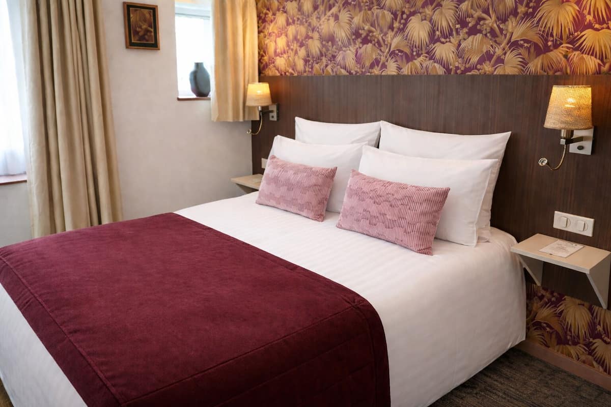 Chambre Double Ăconomique | Literie de qualitĂ© supĂ©rieure, surmatelas