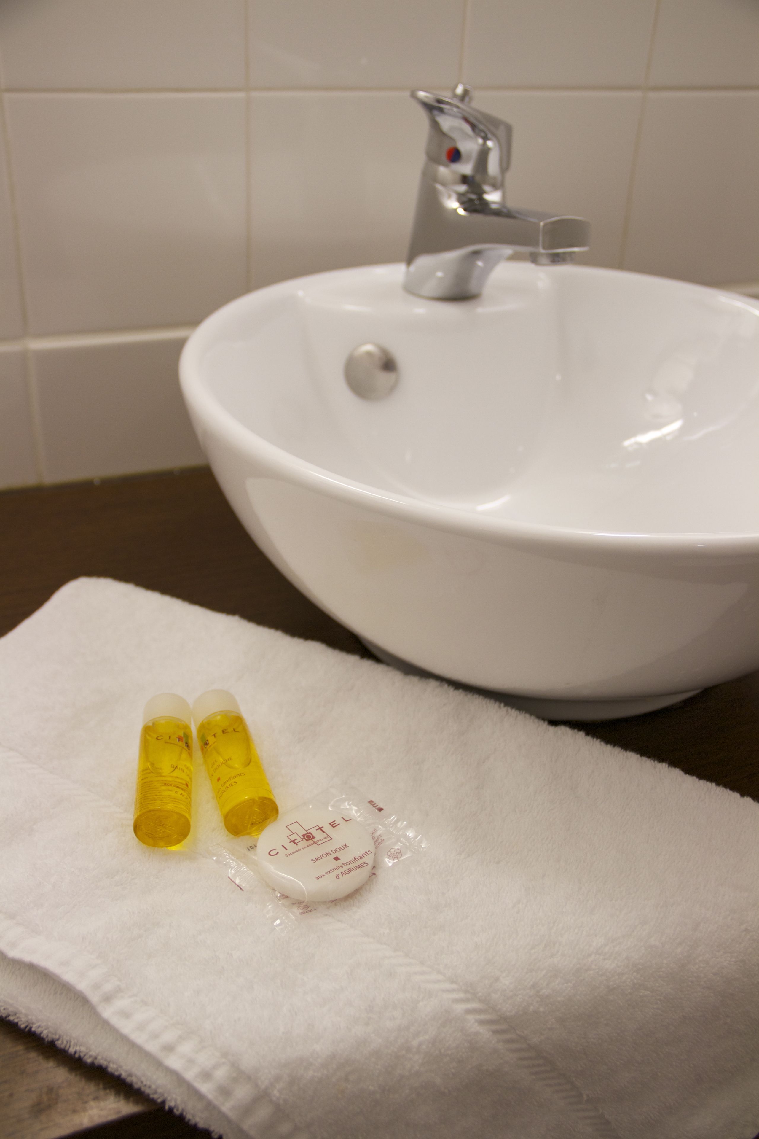 comfort double room | bathroom | hair dryer, towels, soap, shampoo