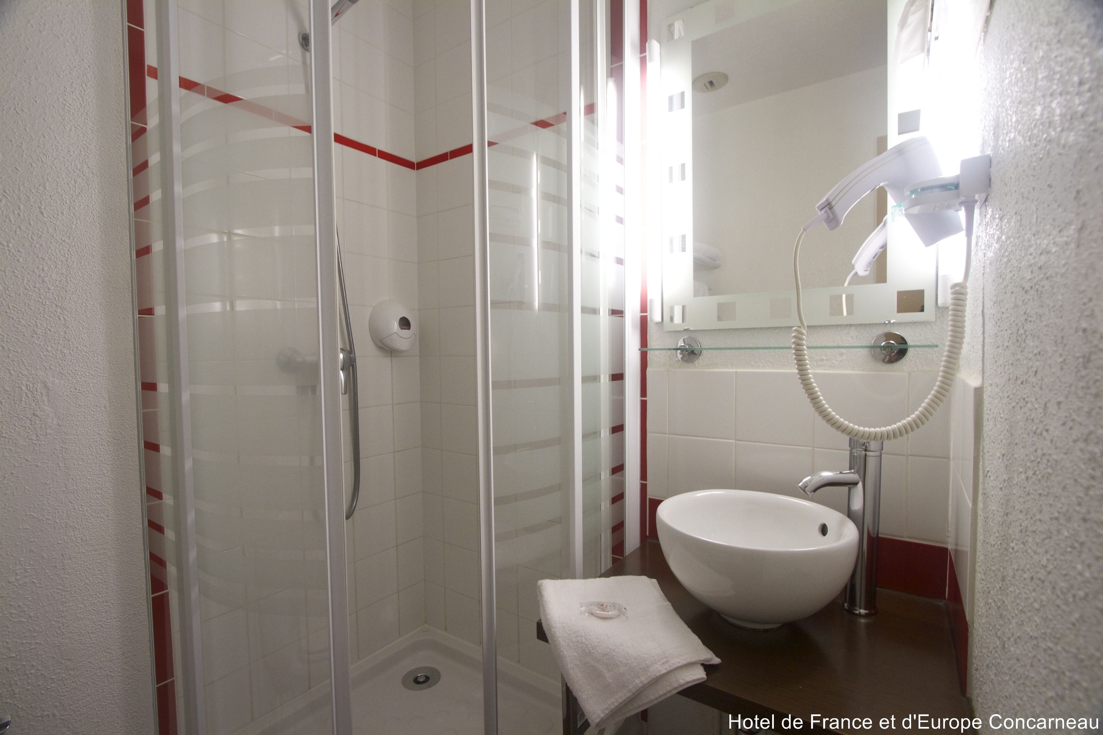 basic double room | bathroom | hair dryer, towels, soap, shampoo