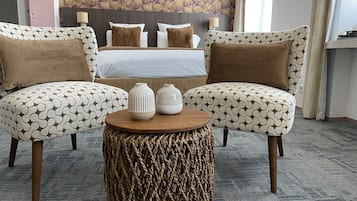 Familiekamer | Luxe beddengoed, pillowtop-bedden, een kluis op de kamer, een bureau