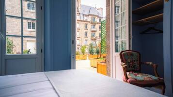 Premium Double Room, Terrace | Select Comfort beds, desk, laptop workspace, soundproofing