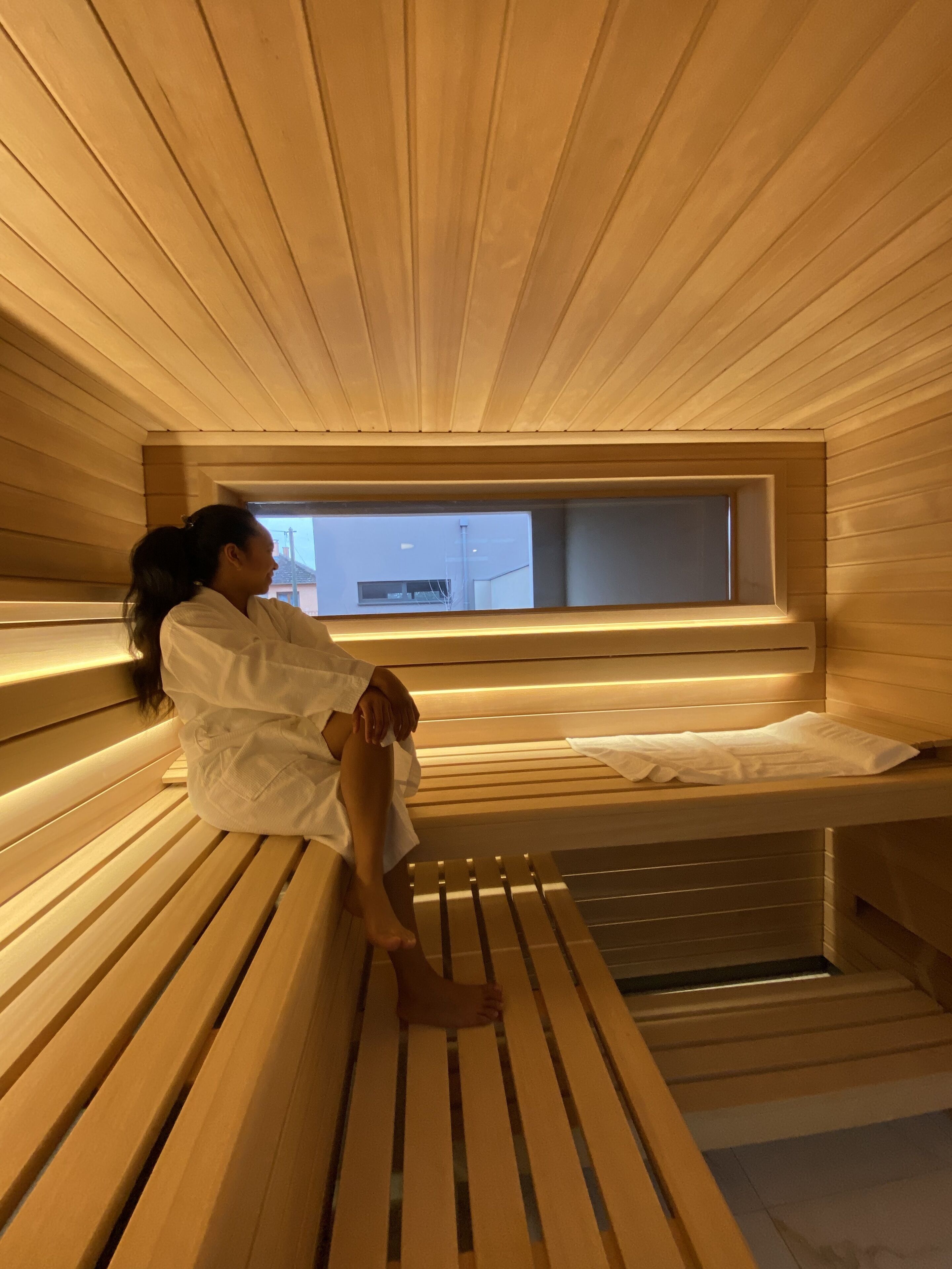 sauna, hot tub, steam room, turkish bath/hammam, body treatments