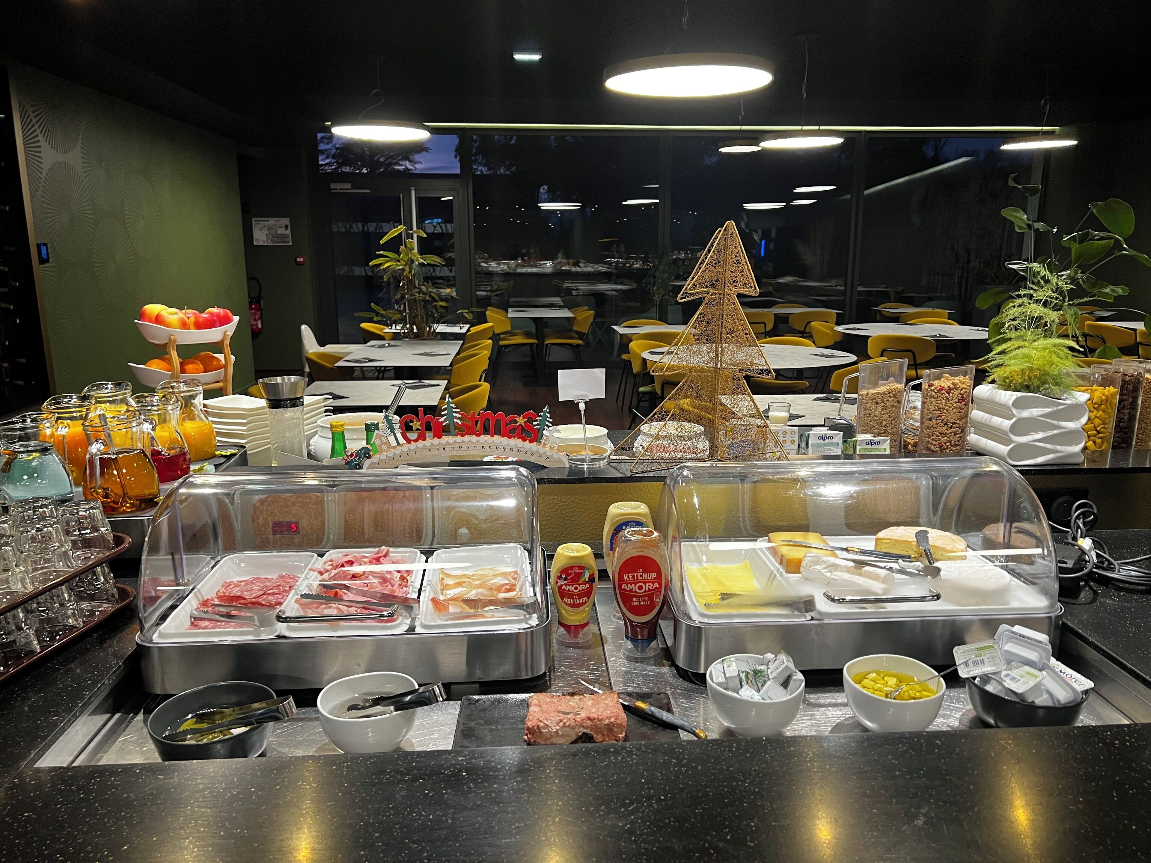 daily buffet breakfast (eur 16 per person)