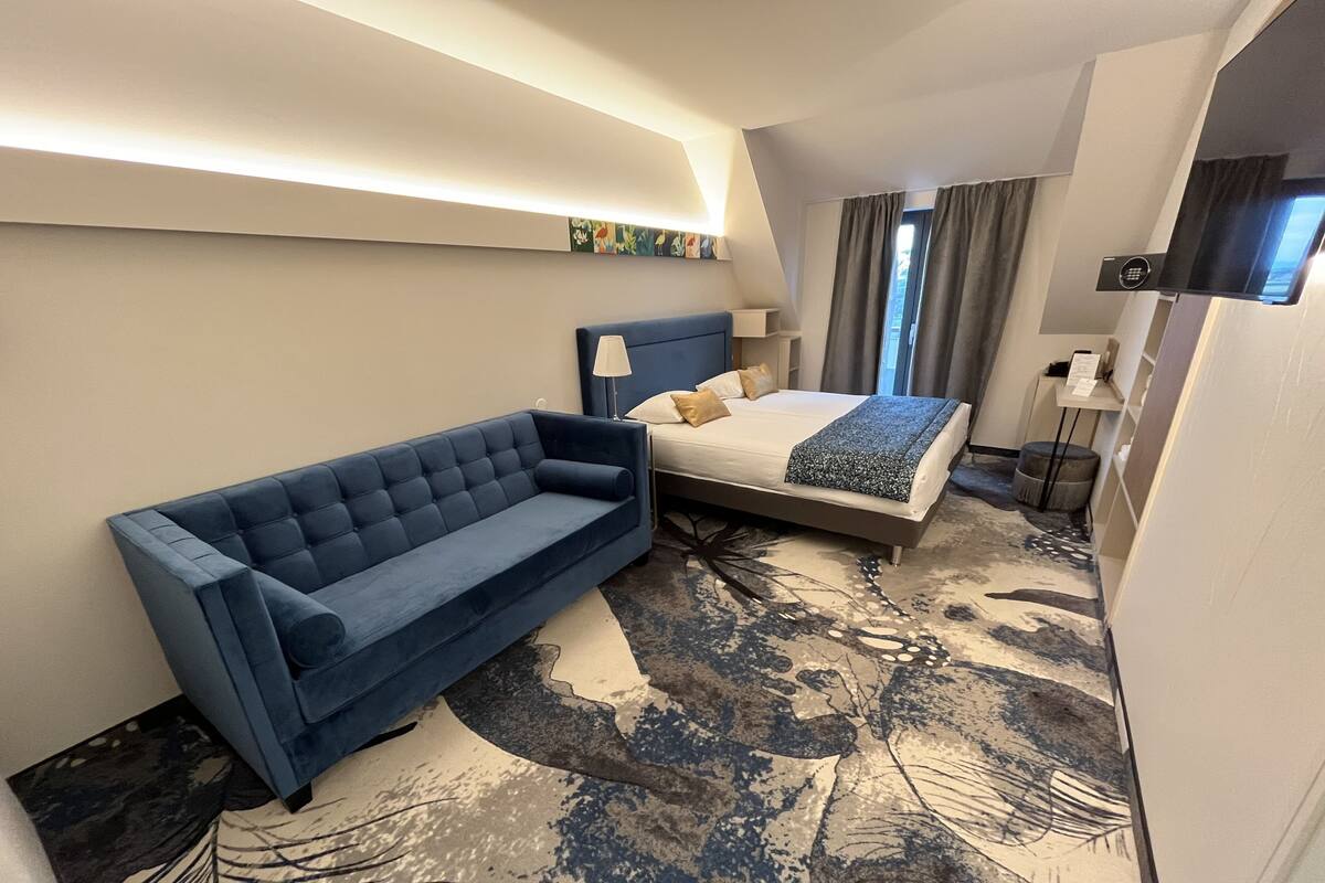 premium bedding, in-room safe, desk, blackout curtains