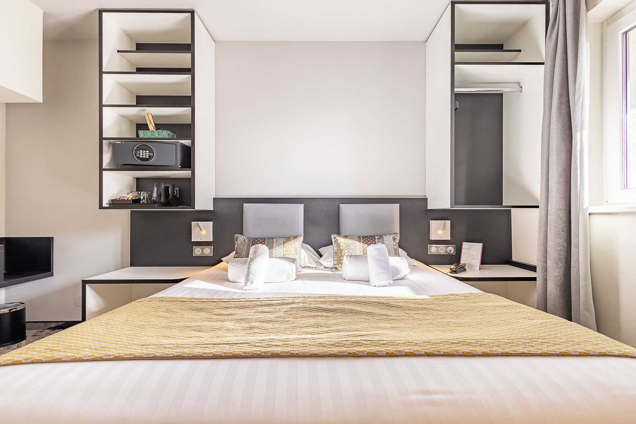 Dobbeltrom | Sengetøy av topp kvalitet, safe på rommet og skrivebord