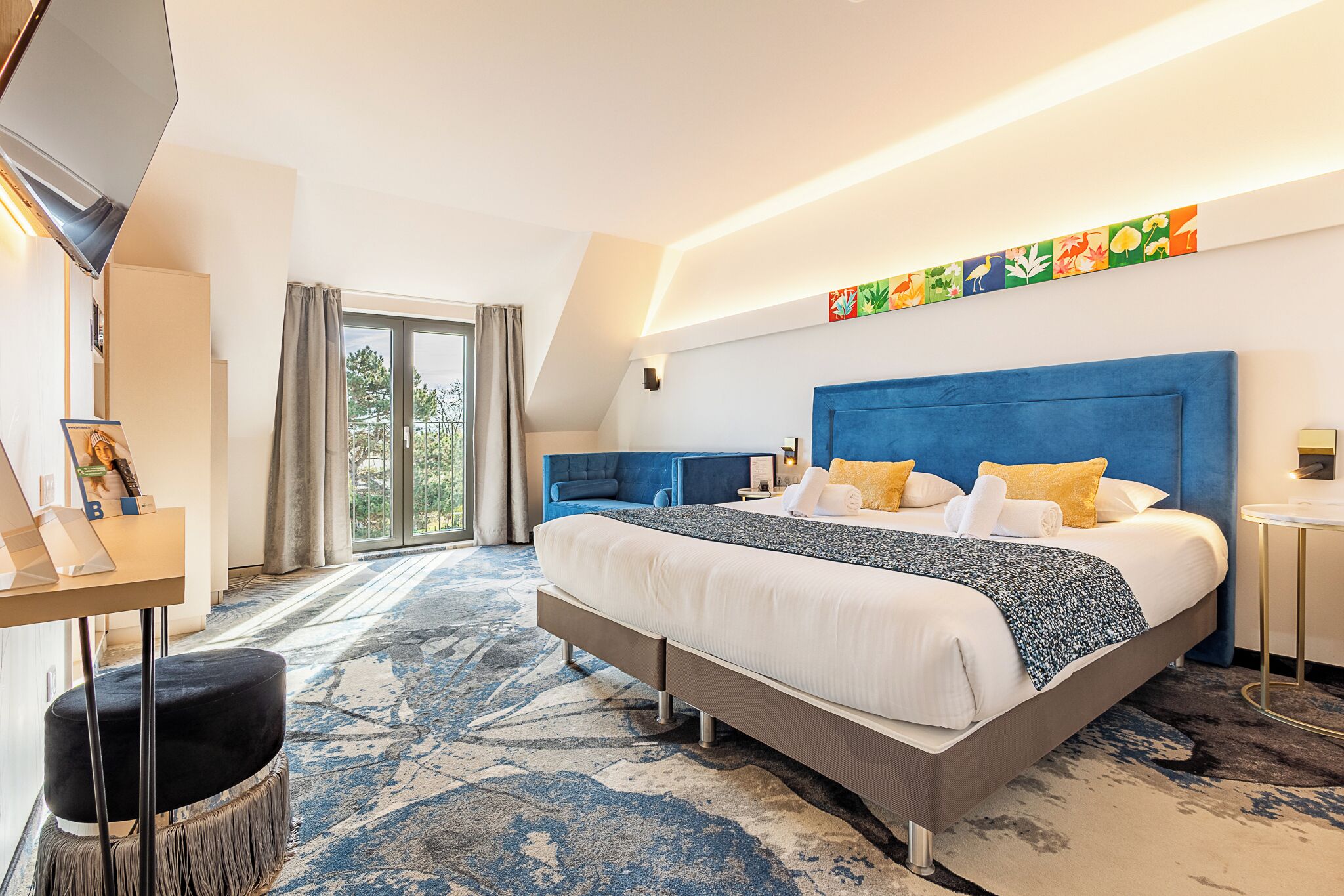 Sengetøy av topp kvalitet, safe på rommet og skrivebord