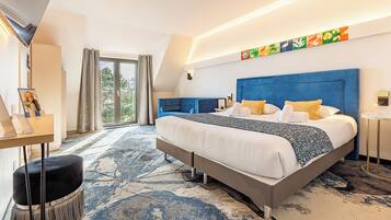 Premium bedding, in-room safe, desk, blackout curtains