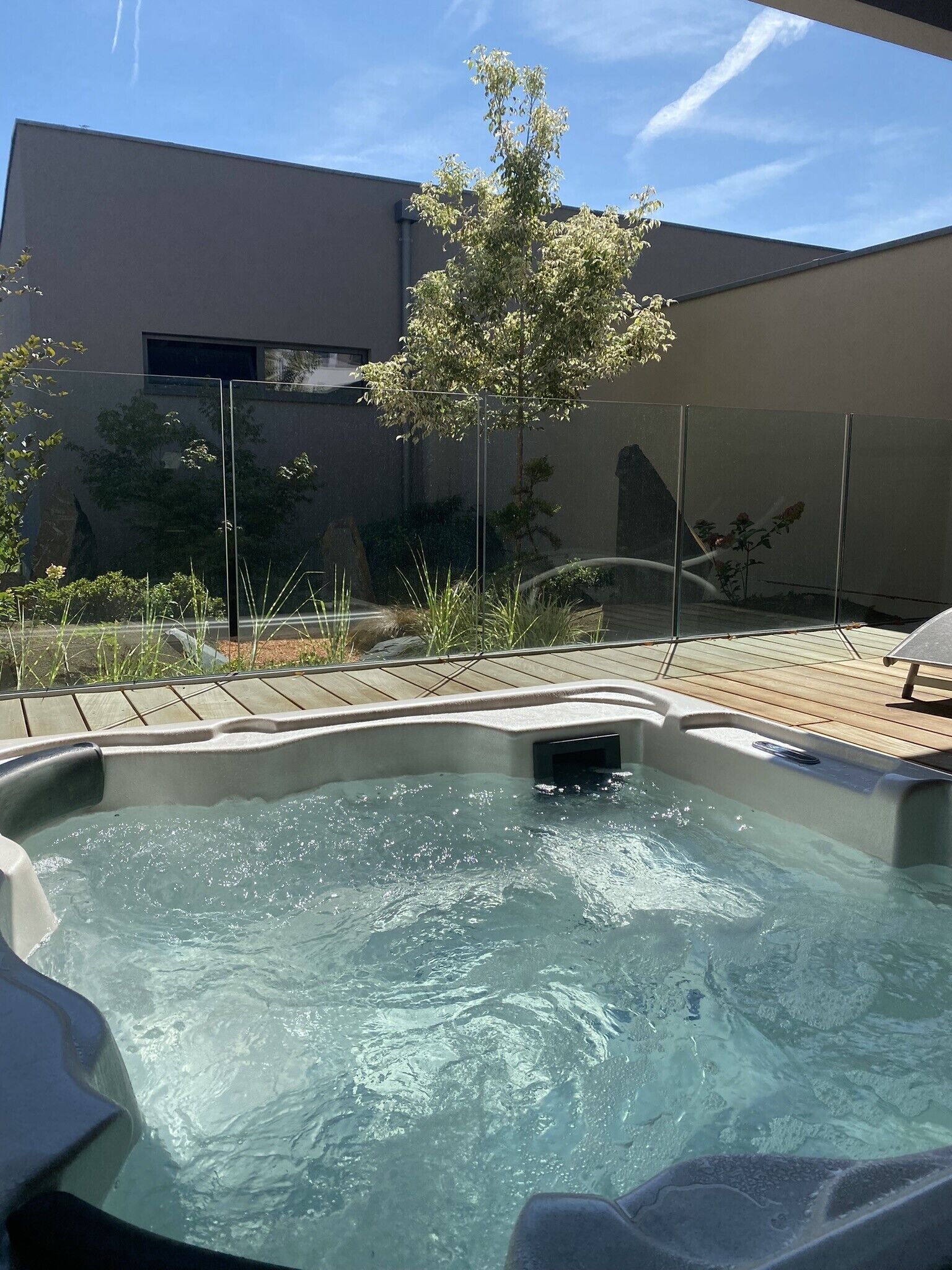 sauna, hot tub, steam room, turkish bath/hammam, body treatments