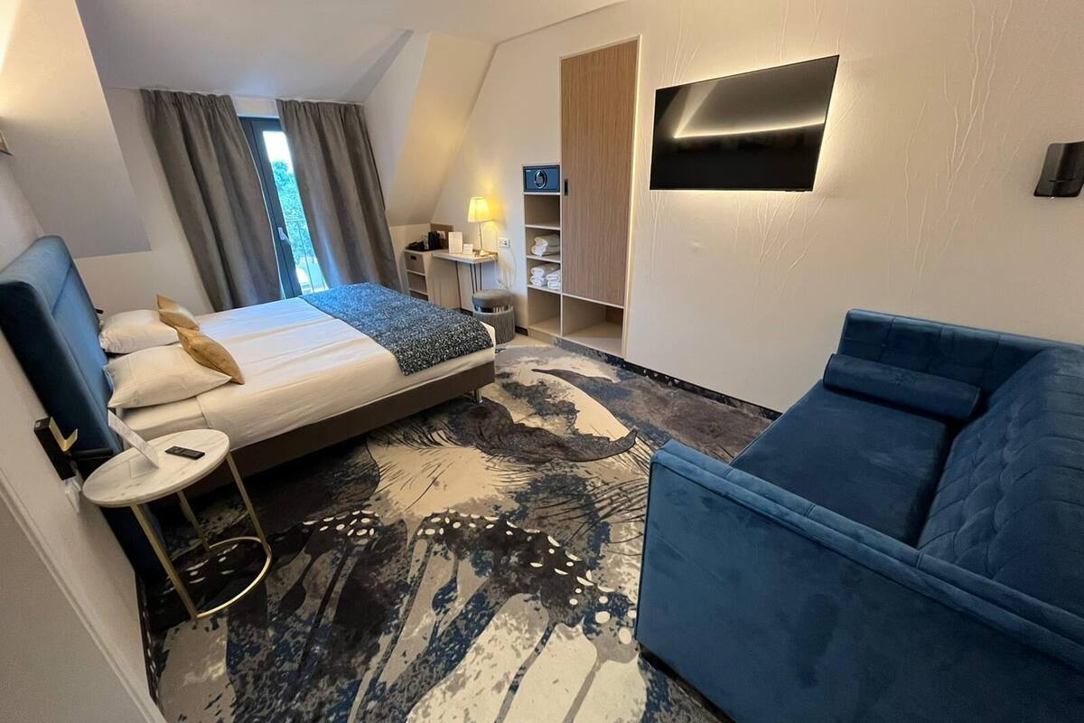 premium bedding, in-room safe, desk, blackout curtains