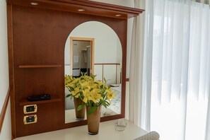 Suite | In-room safe, desk, free WiFi, bed sheets - Vidi Miramare & Delfino (Jesolo)