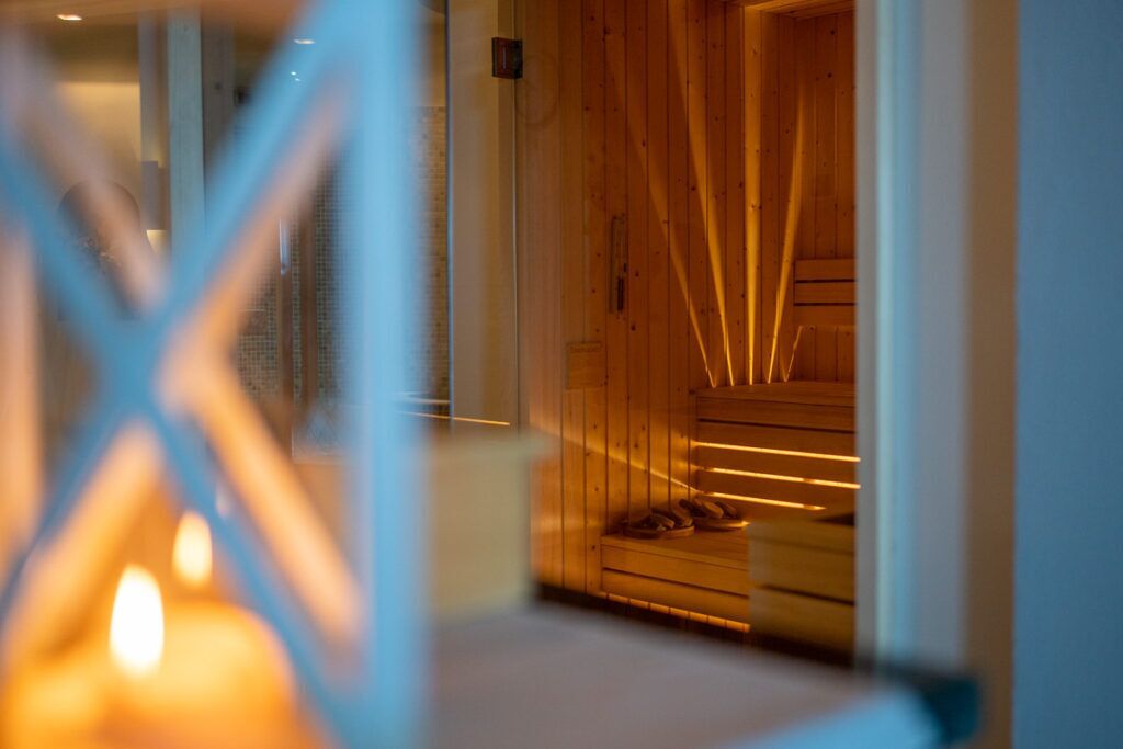 sauna, hot tub, steam room, turkish bath/hammam, body treatments