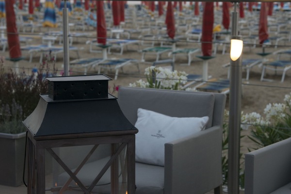 Poolside bar