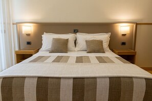 In-room safe, desk, free WiFi, bed sheets - Vidi Miramare & Delfino (Jesolo)