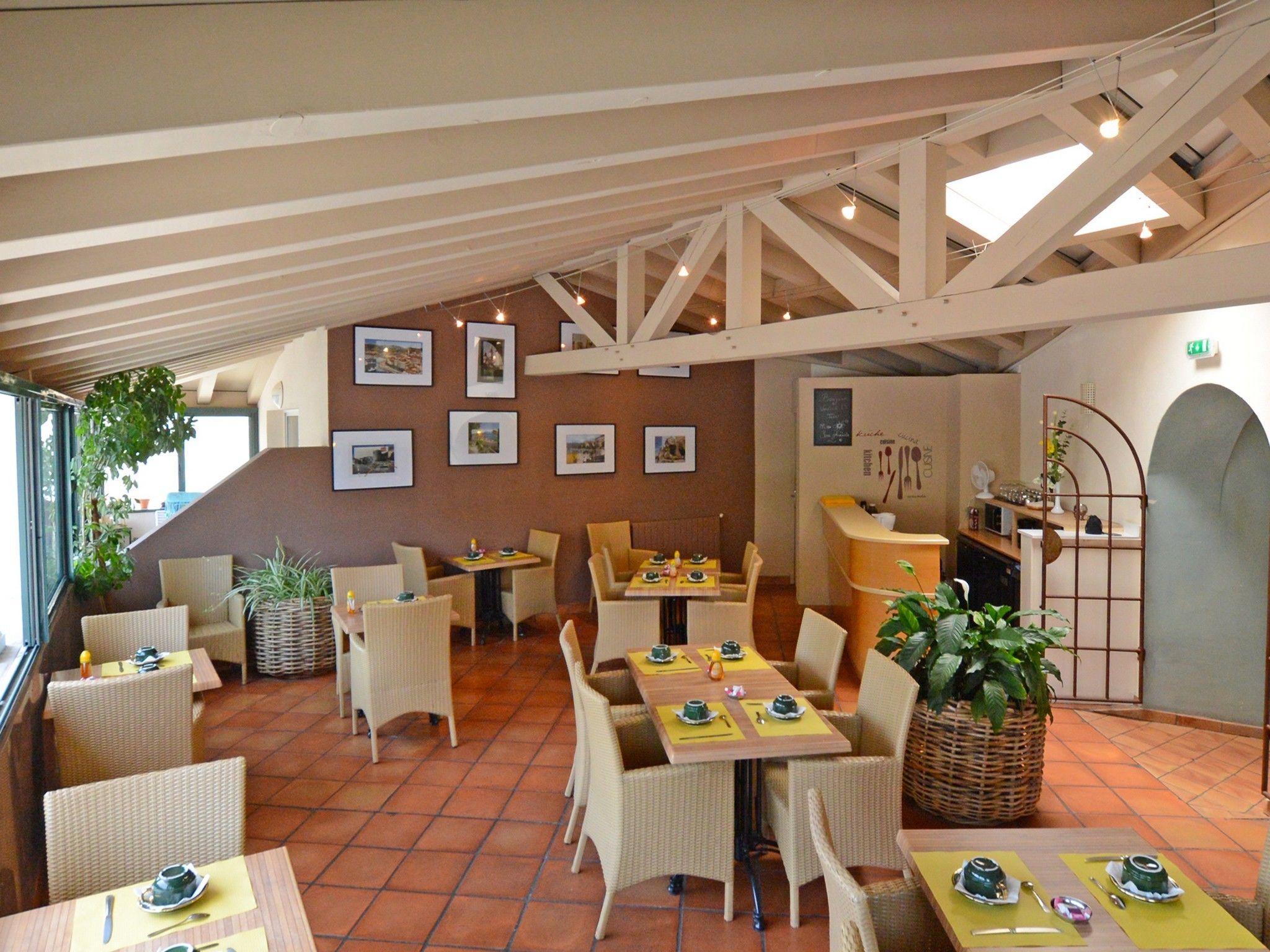 Petit déjeuner continental (10 EUR par personne)