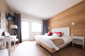 Desk, soundproofing, free WiFi - The Originals Boutique, Hotel Le Kastelberg (Andlau)