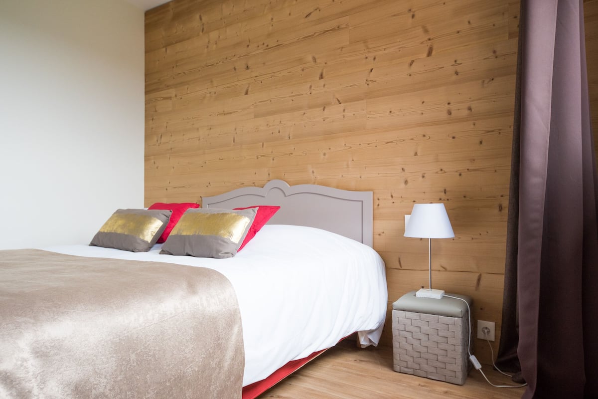 1 bedroom, desk, soundproofing, free wifi