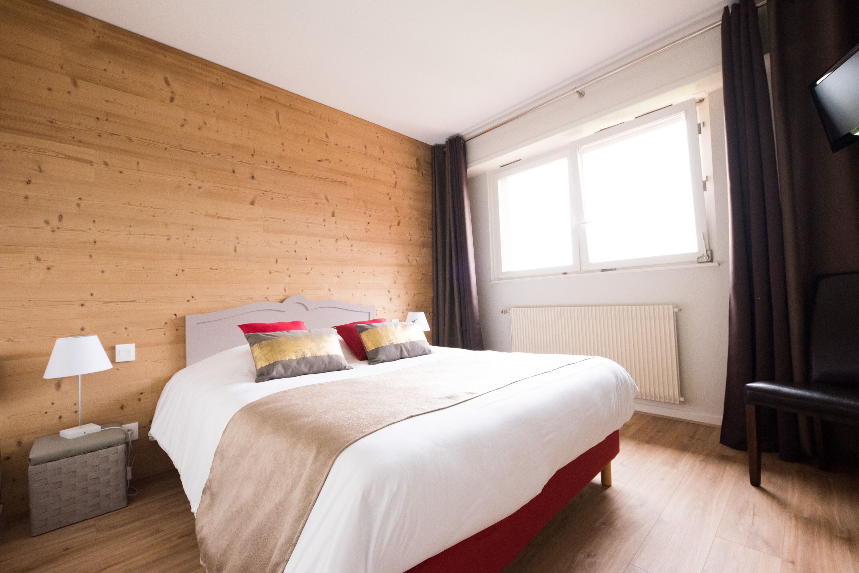 1 bedroom, desk, soundproofing, free wifi