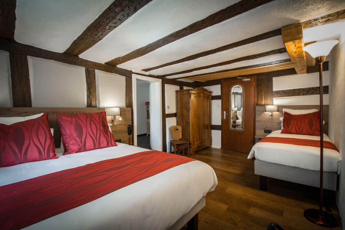 comfort room | iron/ironing board, free wifi