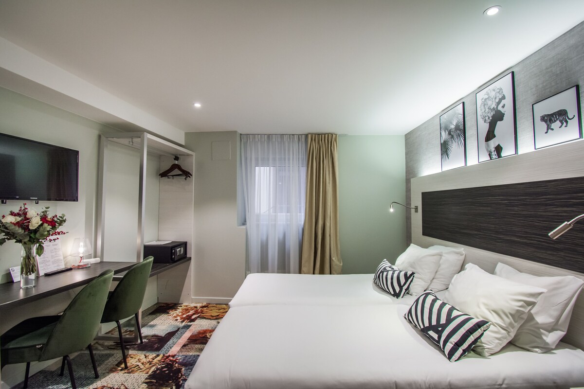 In-room safe, desk, blackout drapes, soundproofing