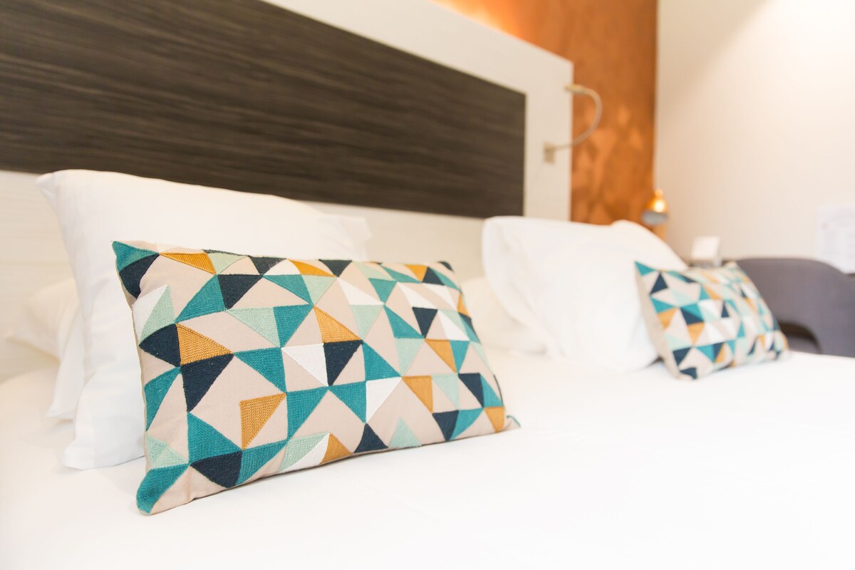 In-room safe, desk, blackout drapes, soundproofing