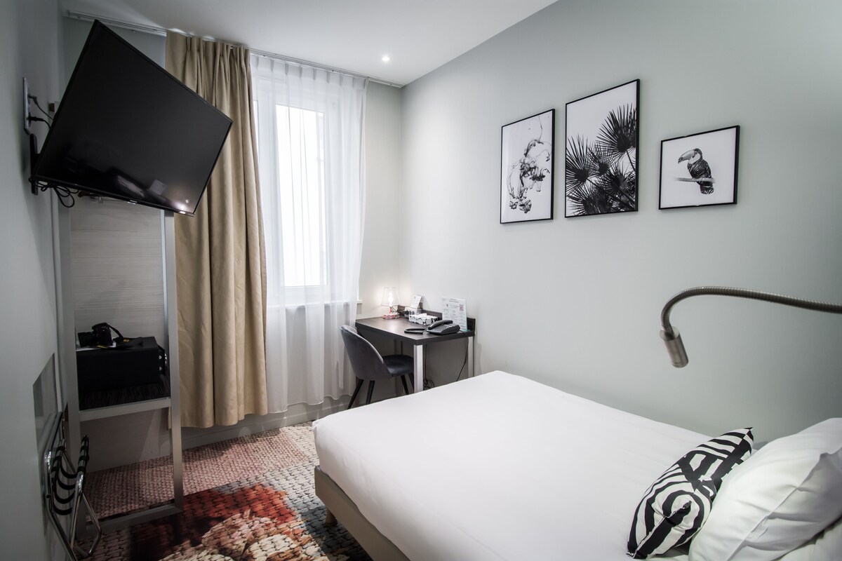 In-room safe, desk, blackout drapes, soundproofing