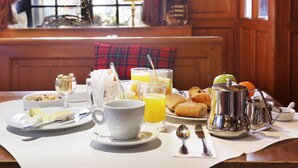 Daily buffet breakfast for a fee - Hôtel Suisse (Strasbourg)