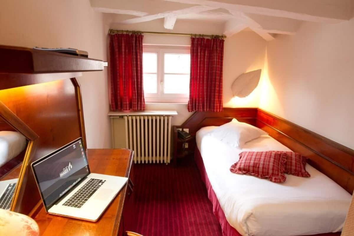 Premium bedding, in-room safe, individually decorated, desk