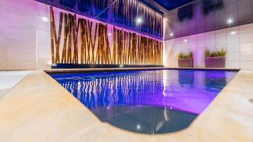 Sisäuima-allas avoinna 7.00–22.00, ilmaisia cabañoita, aurinkotuoleja