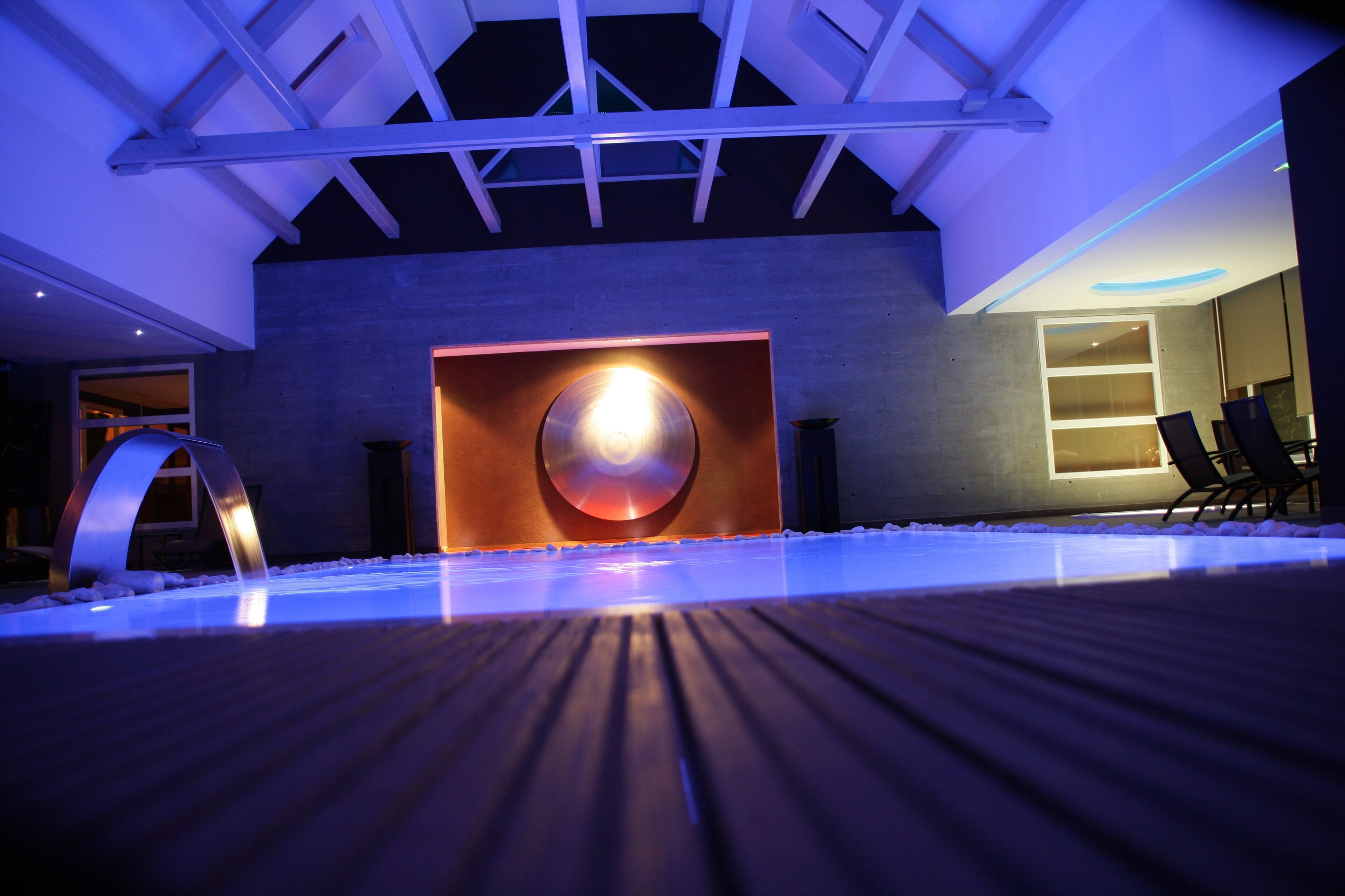 من حمّامات السباحة المغطاة، حمّام سباحة خارجي