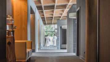 Körperbehandlungen, klassische Massagen, Ganzkörperwickelbehandlung