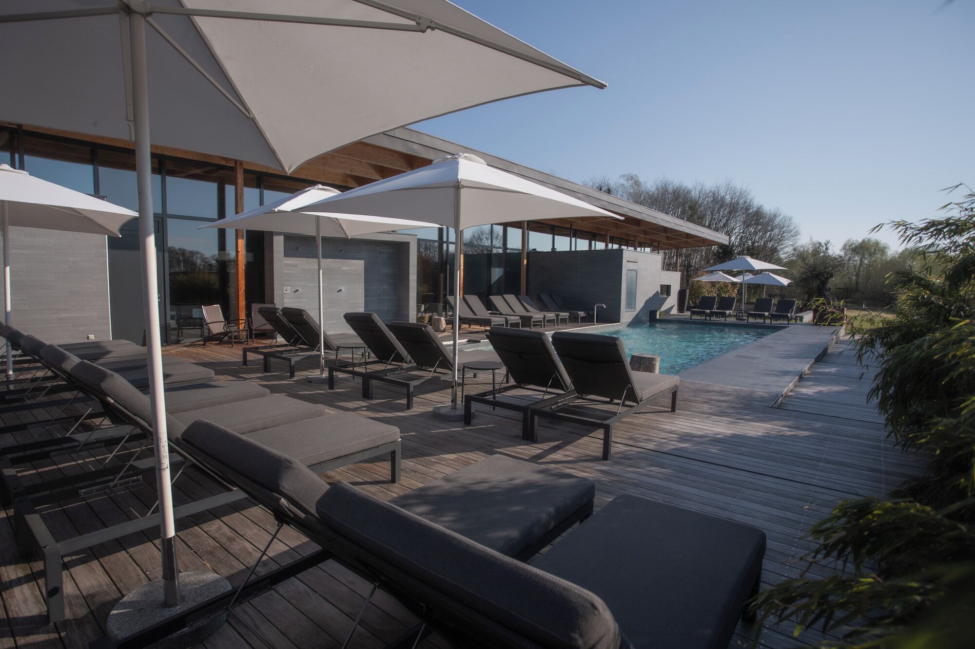 المنشأة من الخارج