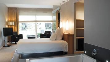 Design Double Room | Desk, blackout drapes, soundproofing, free WiFi