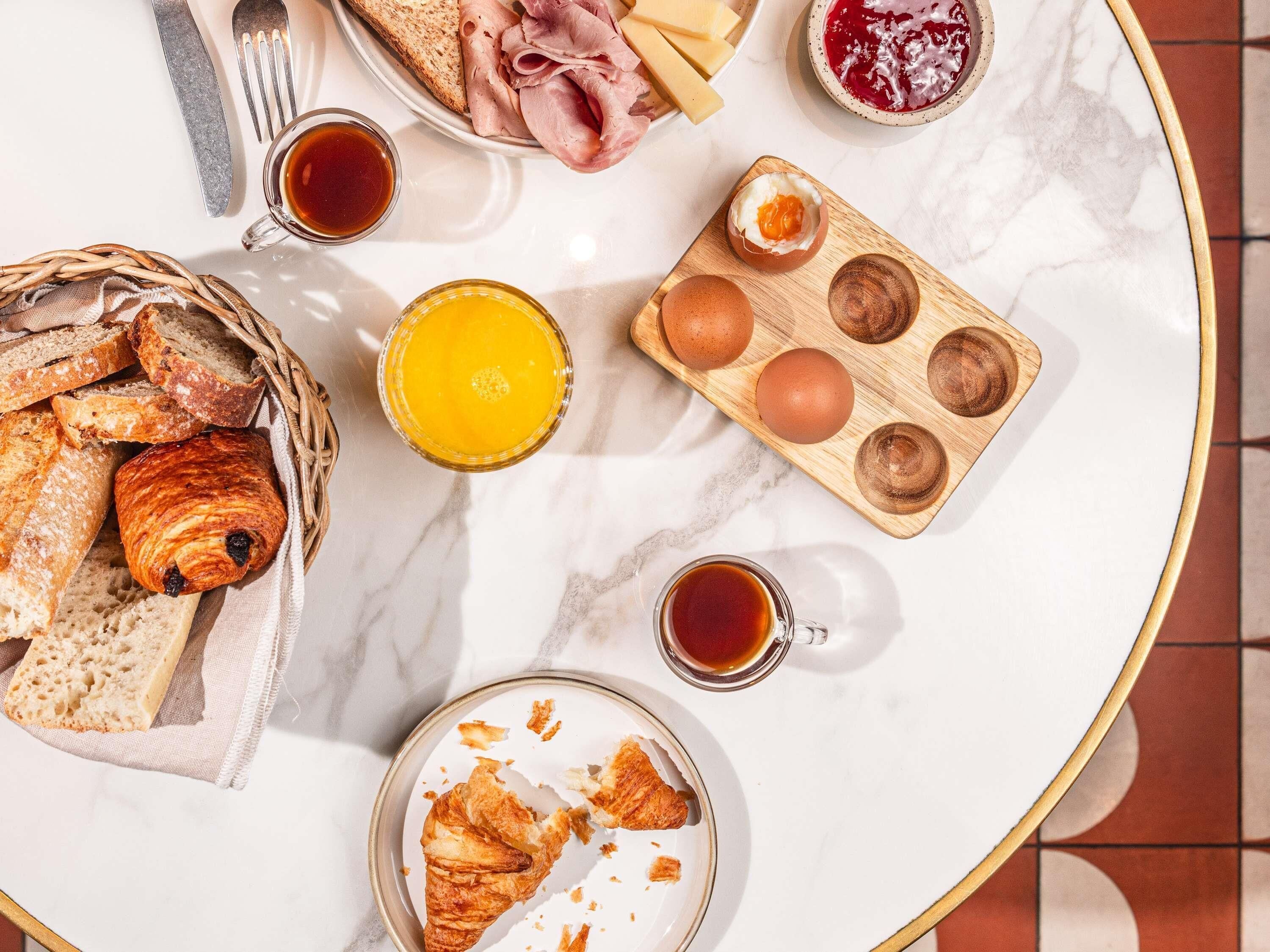 daily continental breakfast (eur 8 per person)