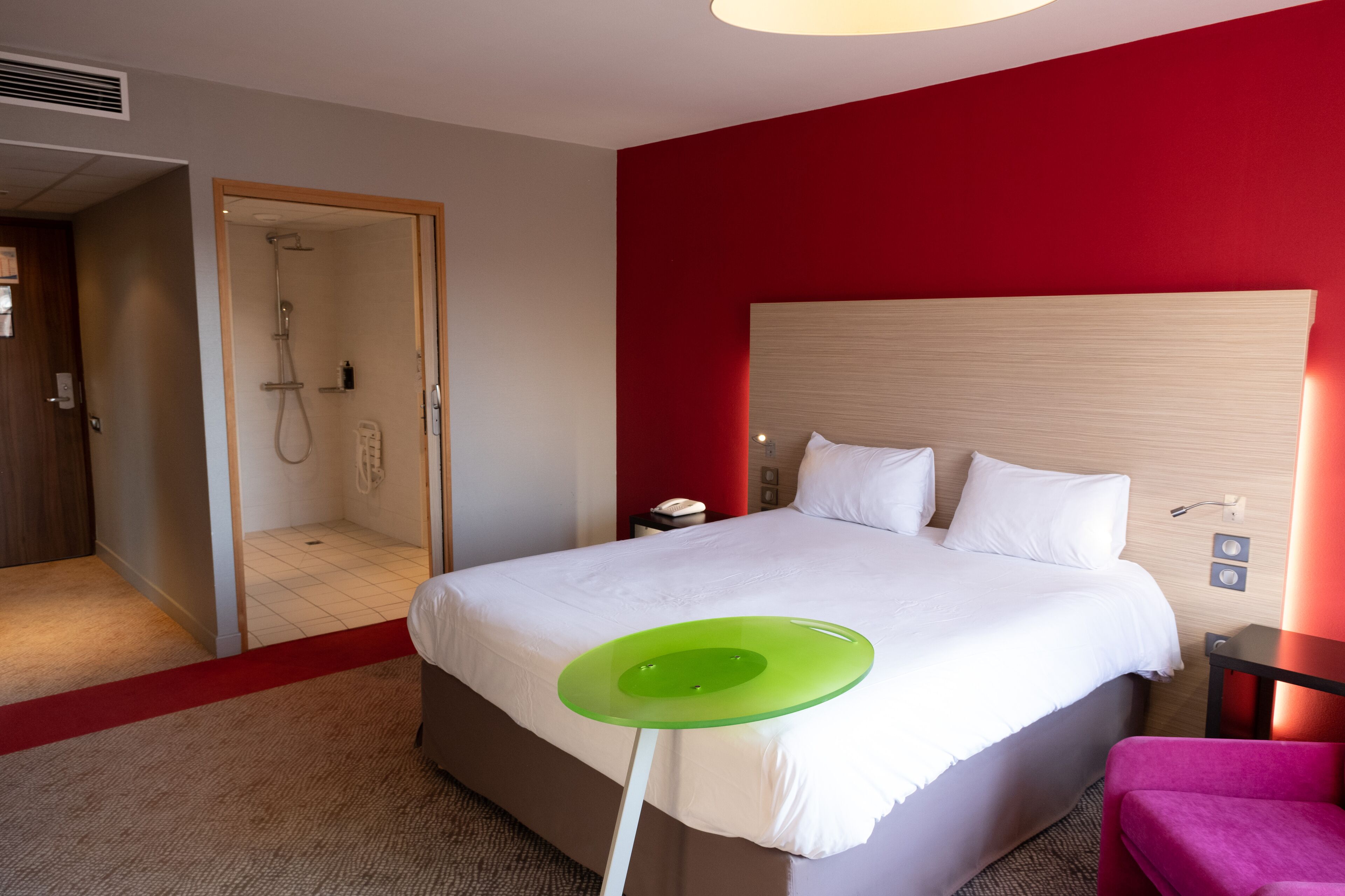 standard room, 1 double bed | premium bedding, down duvets, desk, blackout curtains