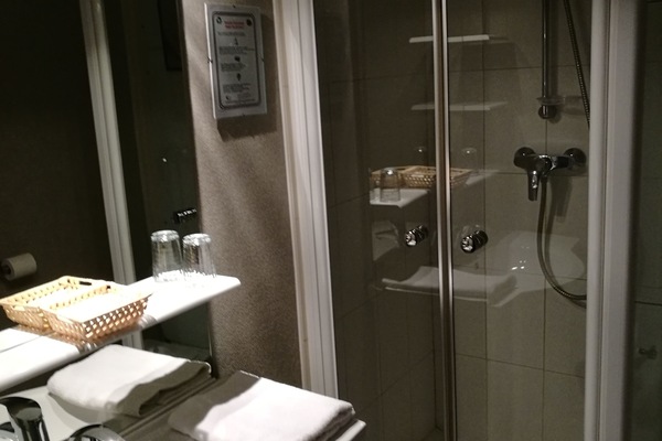 Superior Double Room | Bathroom | Hair dryer, towels