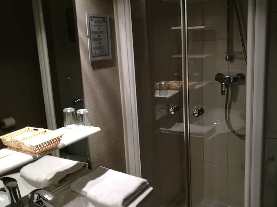 Superior Double Room | Bathroom