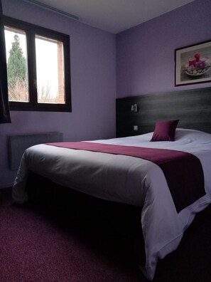 Frette Italian sheets, desk, iron/ironing board, cribs/infant beds - Lys Hôtel (Halluin)