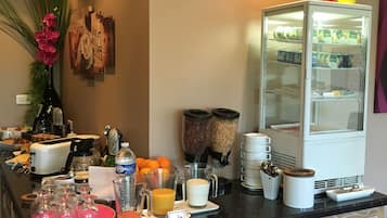 Desayuno buffet (EUR 10 por persona)