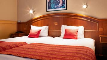 Twin Room, 2 Single Beds | Select Comfort beds, in-room safe, desk, soundproofing