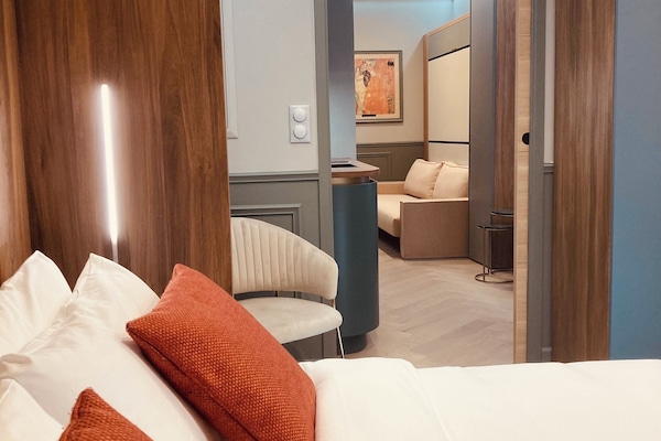 Executive Suite | Select Comfort beds, in-room safe, soundproofing, free WiFi
