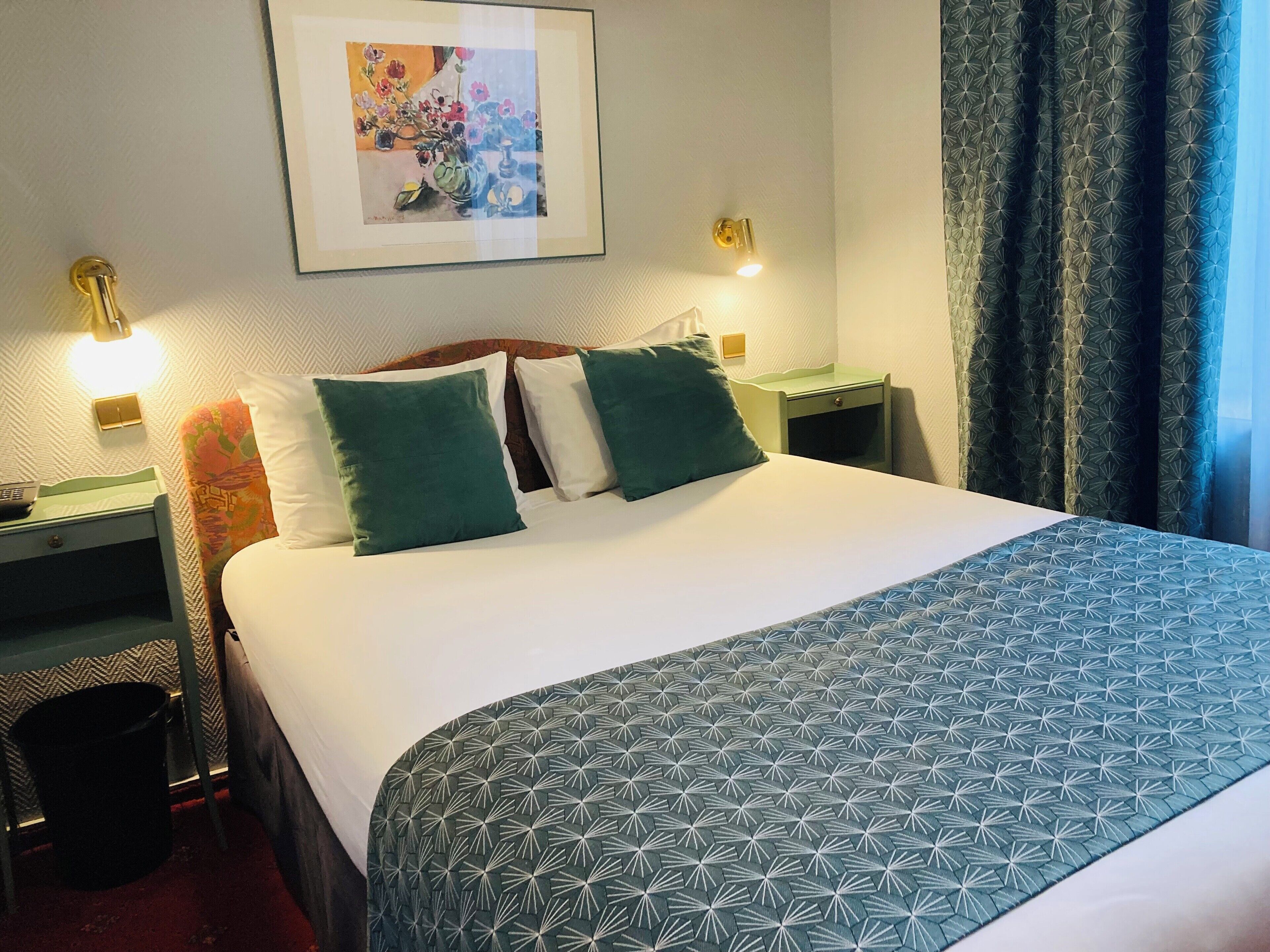 Enkeltrom | Senger med Select Comfort-madrass, safe på rommet og lydisolert