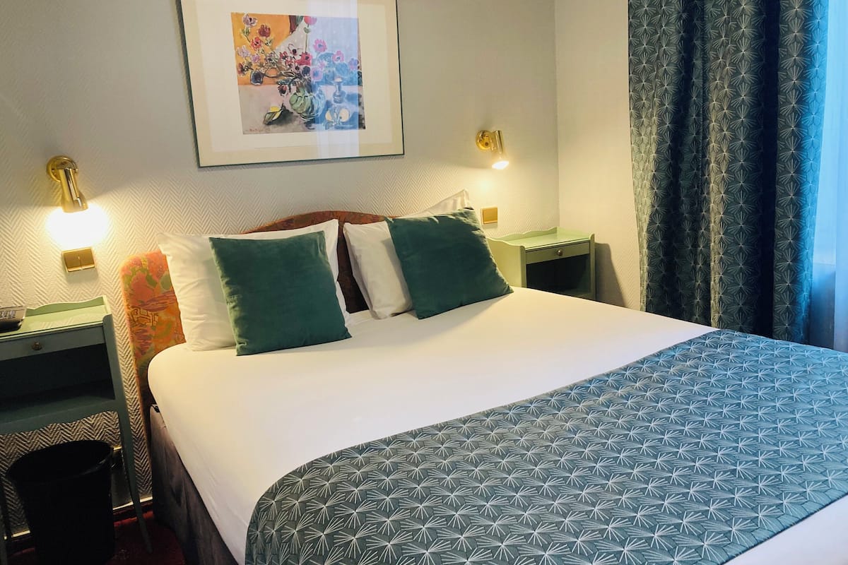 Enkeltrom | Senger med Select Comfort-madrass, safe på rommet og lydisolert