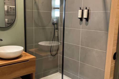 Family Suite | Bathroom | Hair dryer, towels