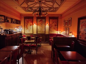 Daily continental breakfast (EUR 12.5 per person) - Hotel De La Paix (Lille)