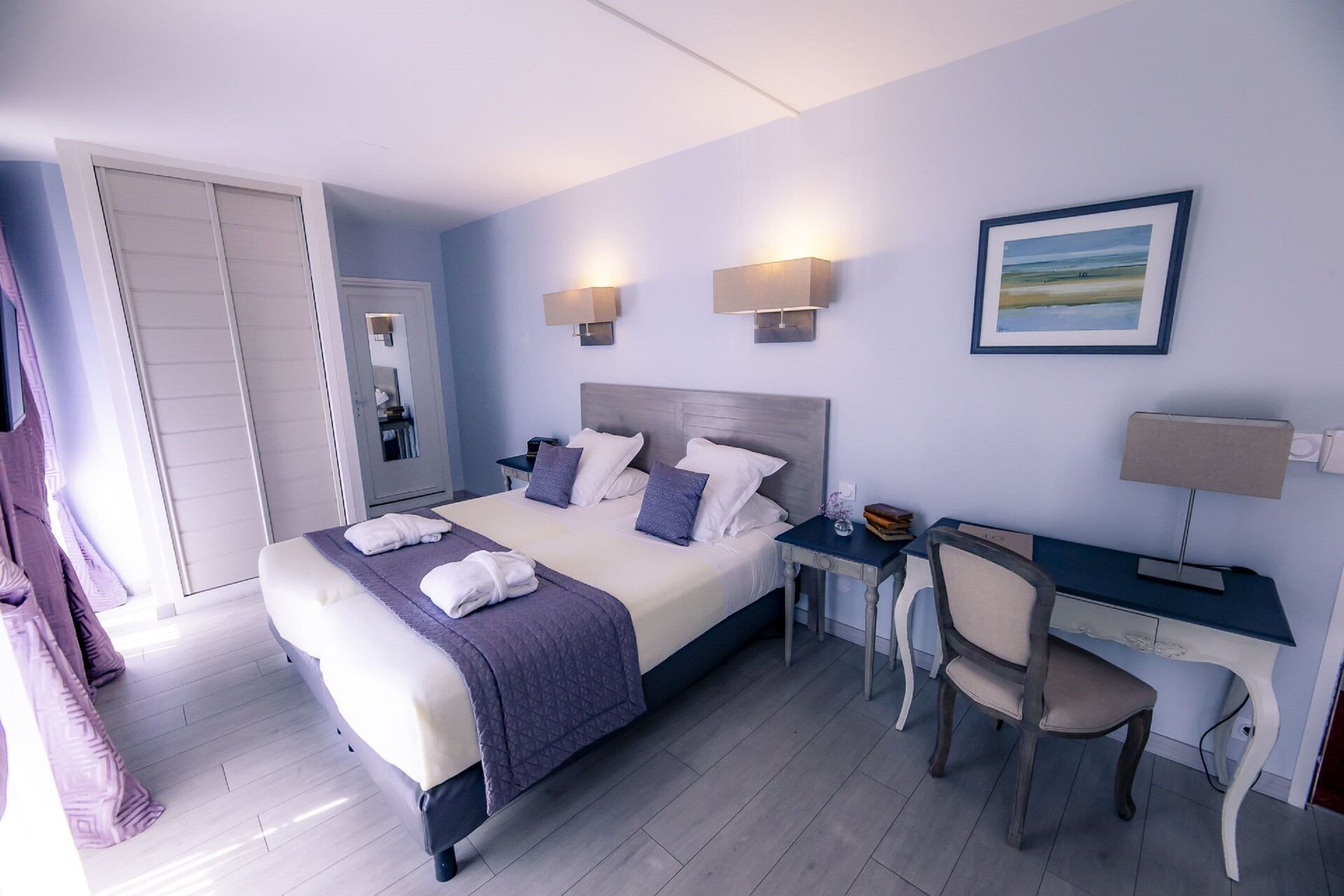 Superior kamer, 1 twee- of 2 eenpersoonsbedden | Een kluis op de kamer, een bureau, geluiddichte muren