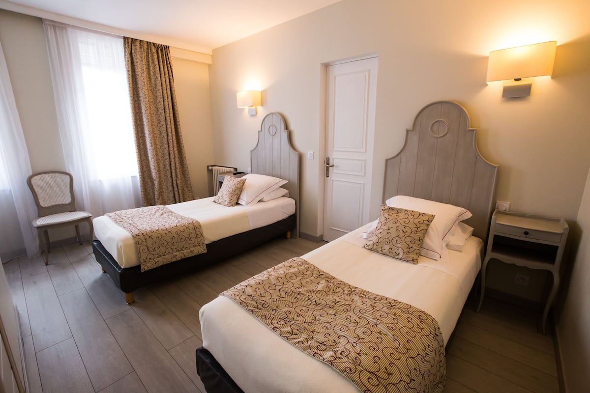 In-room safe, desk, soundproofing, iron/ironing board
