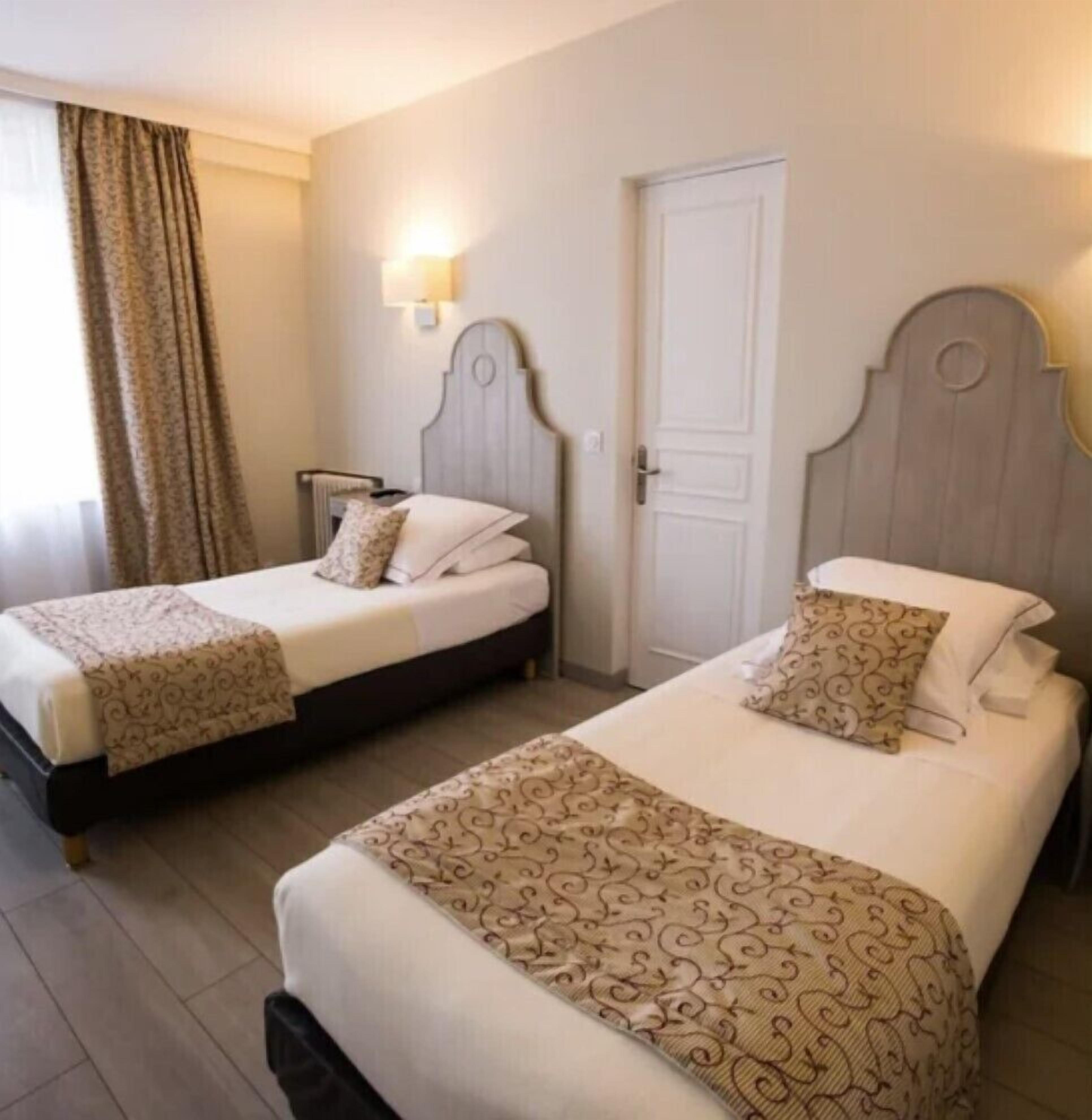 In-room safe, desk, soundproofing, iron/ironing board