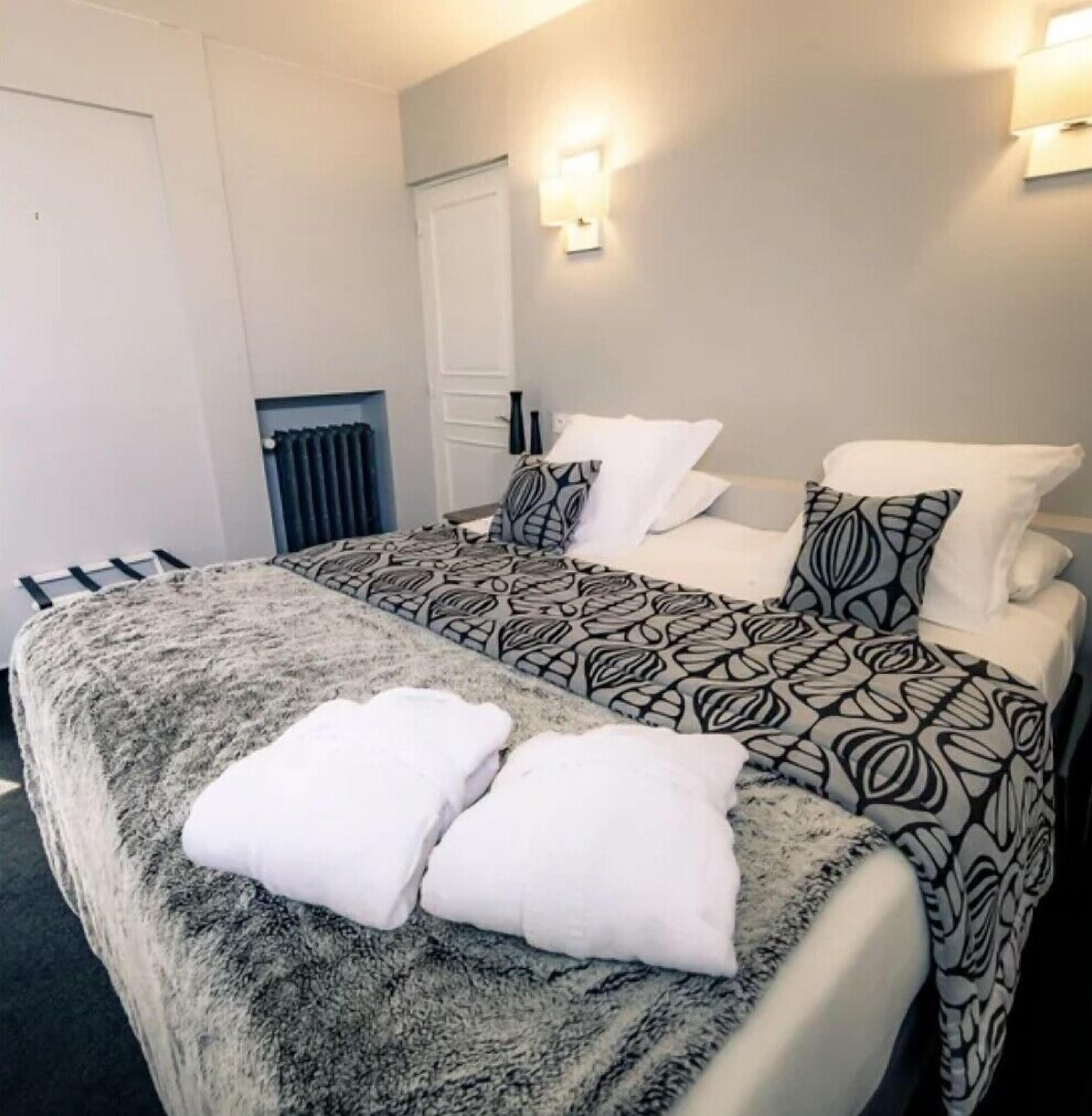 In-room safe, desk, soundproofing, iron/ironing board