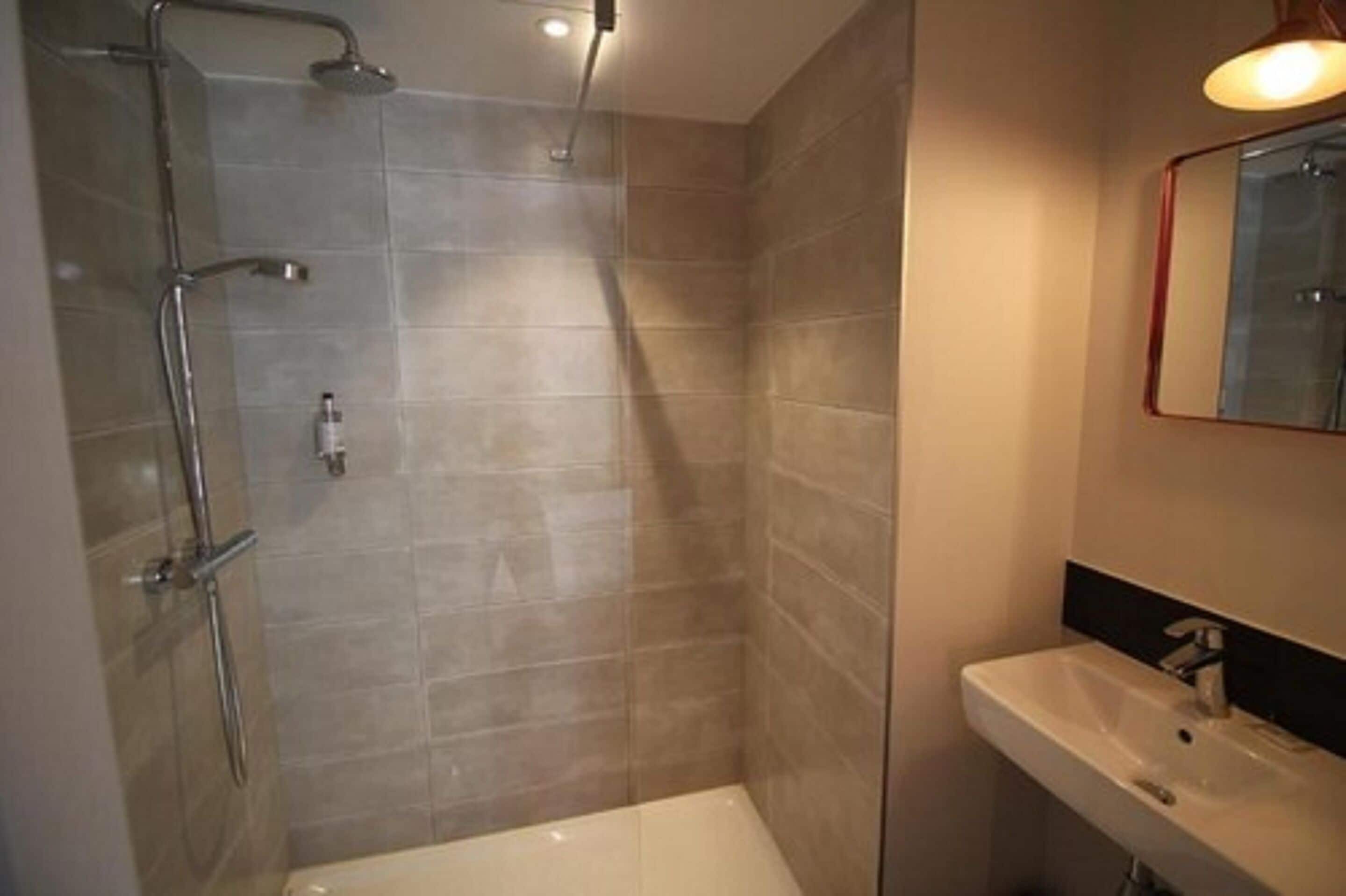 double room | bathroom | shower, rainfall showerhead, free toiletries, hair dryer
